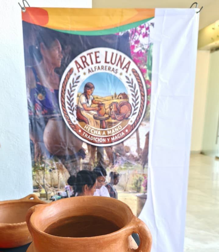 El barro de El Cuco llega al Mercadito de Emprendedores del Programa Delfín